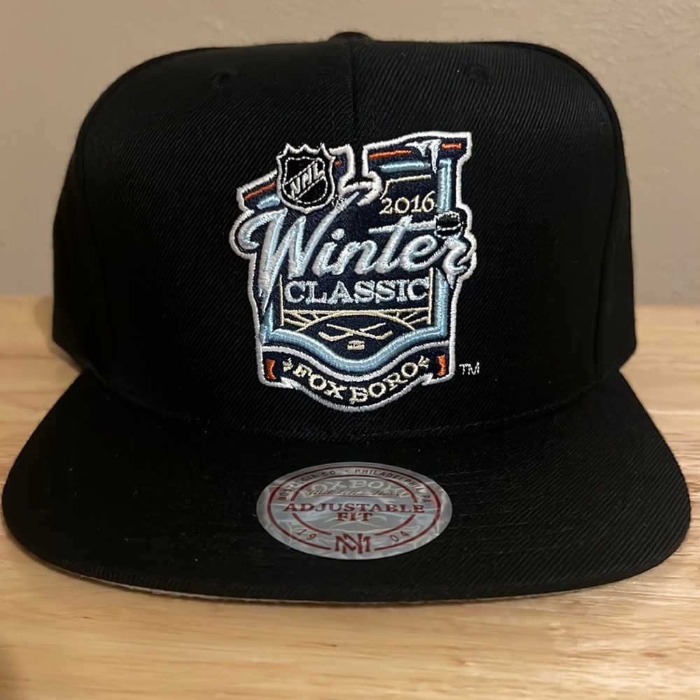 Vintage Mitchell and Ness NHL limited edition winter classic snapback hat